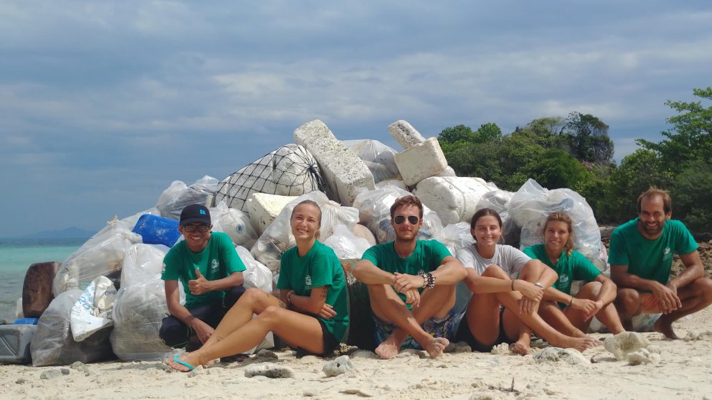 OCEANR beach cleanup